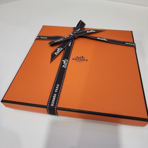 GIFTABLE Hermès Tyger Tyger Silk Scarf 70 - Picture 8 of 11